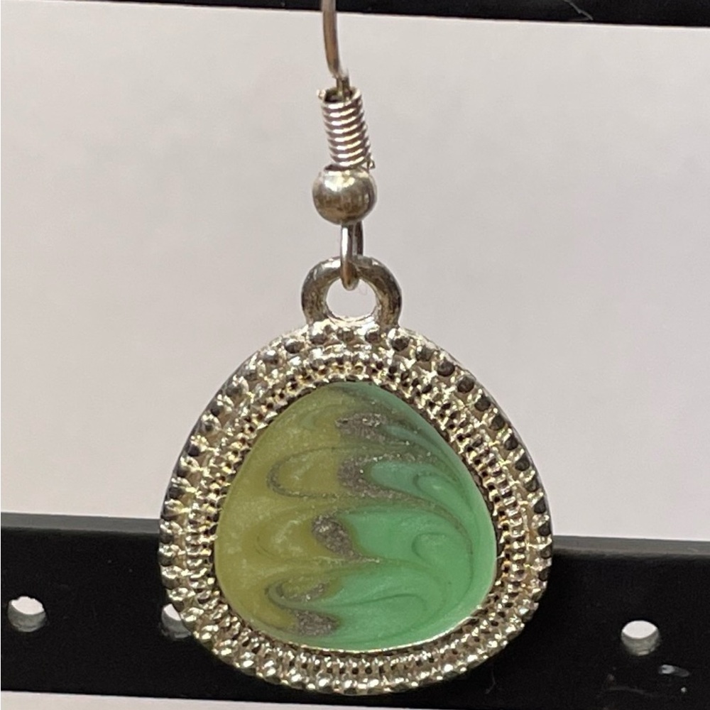NWOT Teardrop-shape Elegant Green & Silver Earrings. 1.25” - Picture 3 of 4